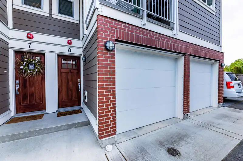 8 11490 84 AVENUE - photo 2 of 39