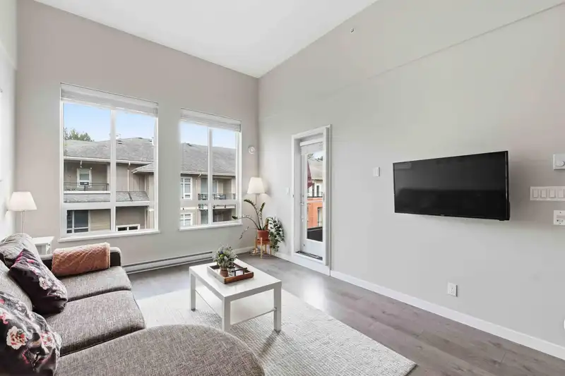 E405 20211 66 AVENUE - photo 3 of 40