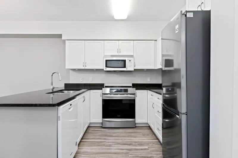 403 16068 83 AVENUE - photo 3 of 25