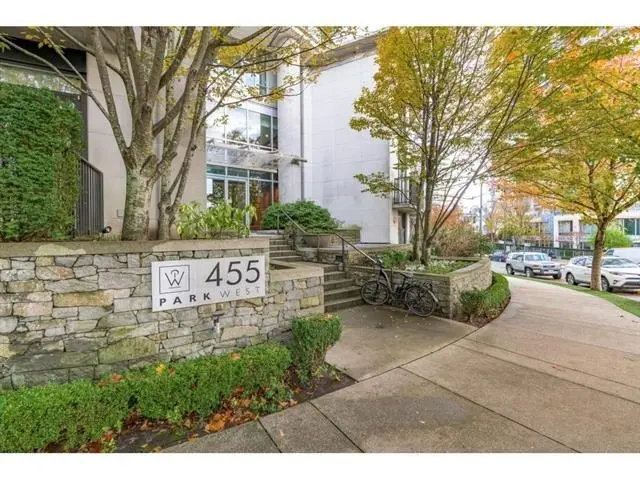 603 455 BEACH CRESCENT - photo 3 of 10