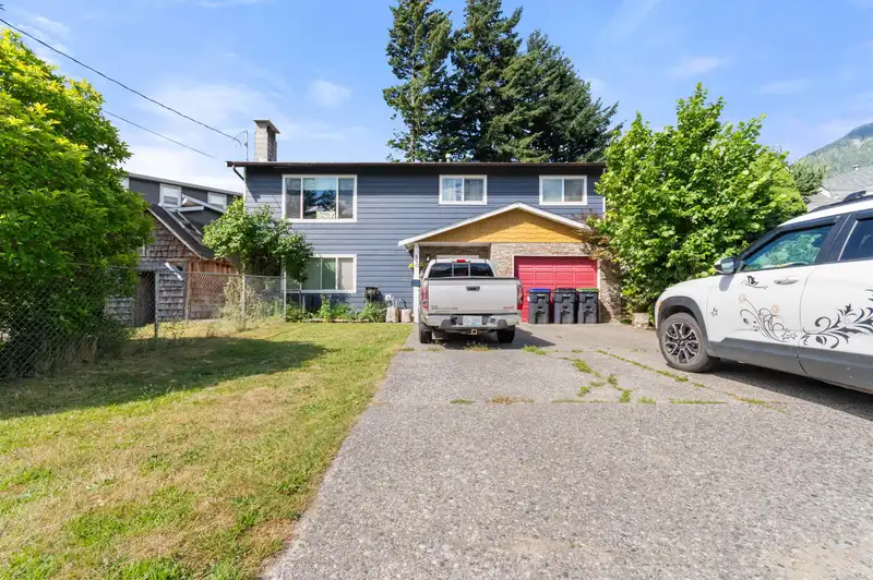 540 5TH AVENUE - photo 1 of 25