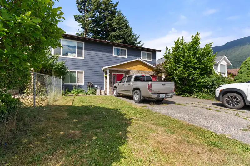 540 5TH AVENUE - photo 2 of 25