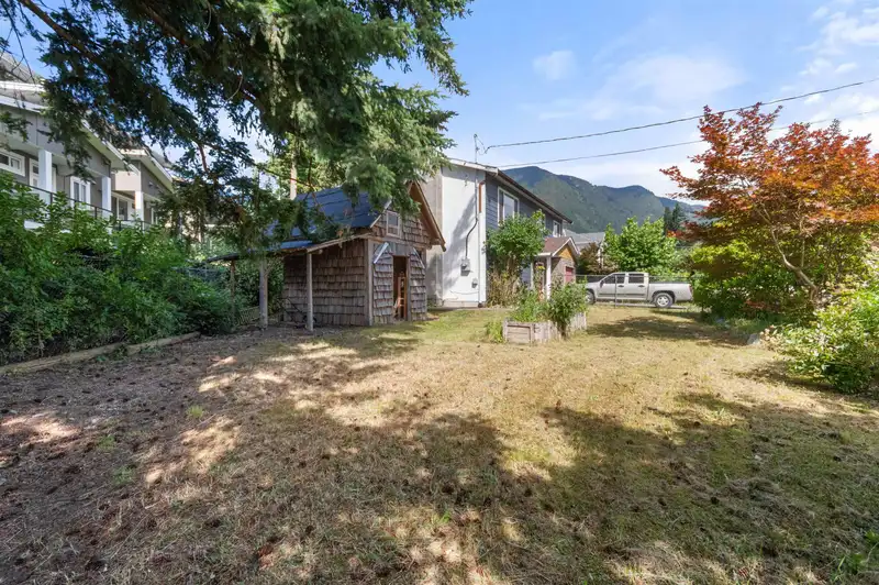 540 5TH AVENUE - photo 4 of 25