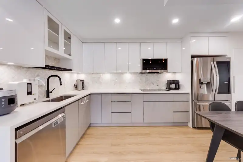 66 3433 E 49TH AVENUE - photo 3 of 36