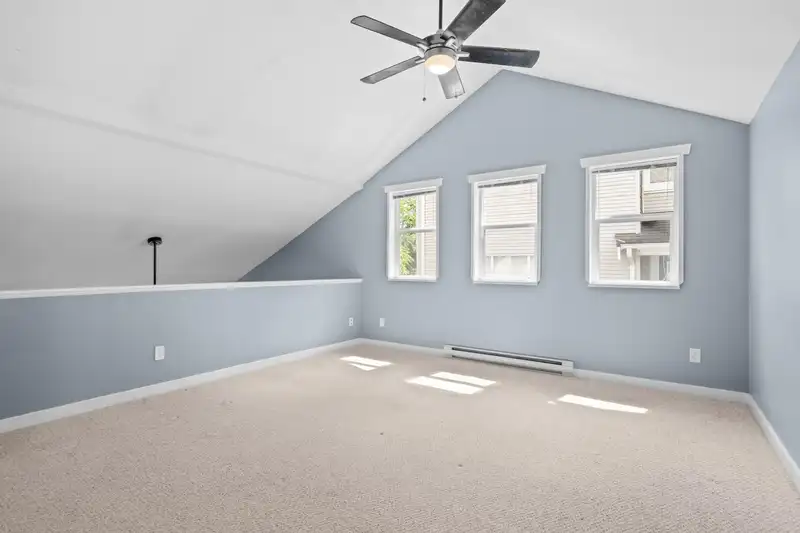 148 20033 70 AVENUE - photo 2 of 35