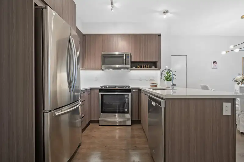 201 1306 FIFTH AVENUE - photo 2 of 34