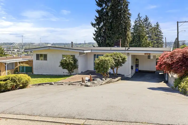 2190 HILLSIDE AVENUE - photo 1 of 40