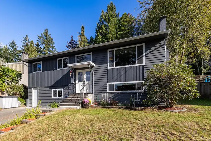 1580 SHAUGHNESSY STREET - photo 1 of 34