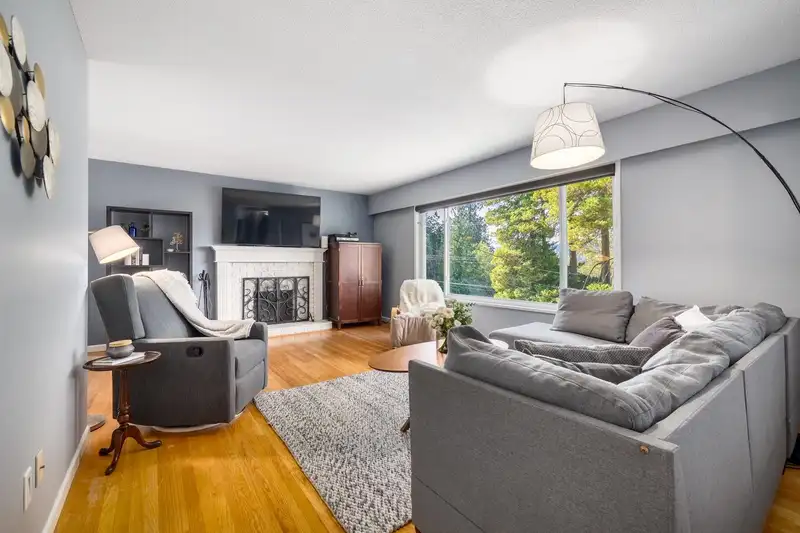 1580 SHAUGHNESSY STREET - photo 3 of 34