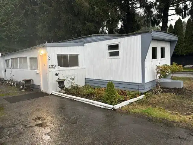 52 21163 LOUGHEED HIGHWAY - photo 1 of 12