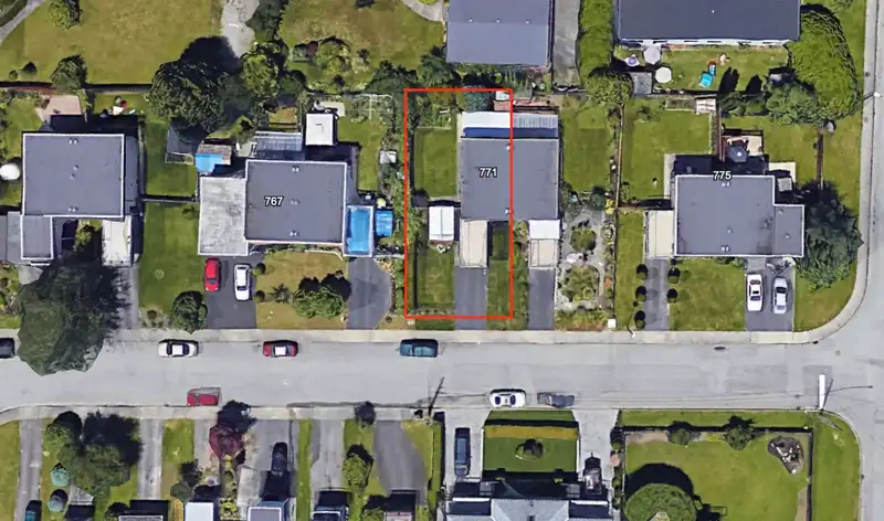 771 SPROULE AVENUE - photo 4 of 38