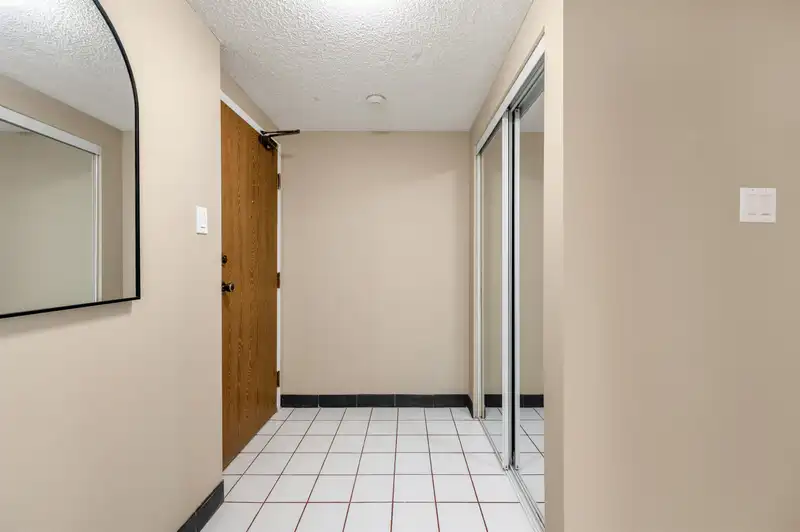 608 6595 WILLINGDON AVENUE - photo 4 of 19