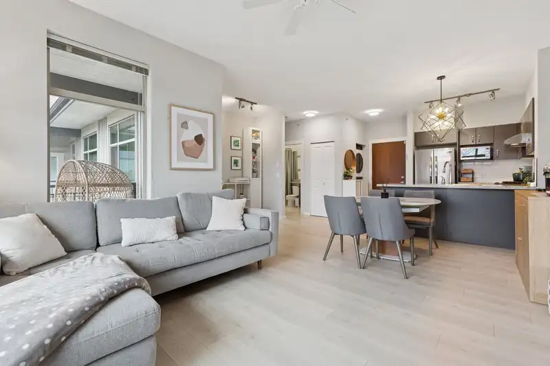 422 9288 ODLIN ROAD - photo 1 of 35