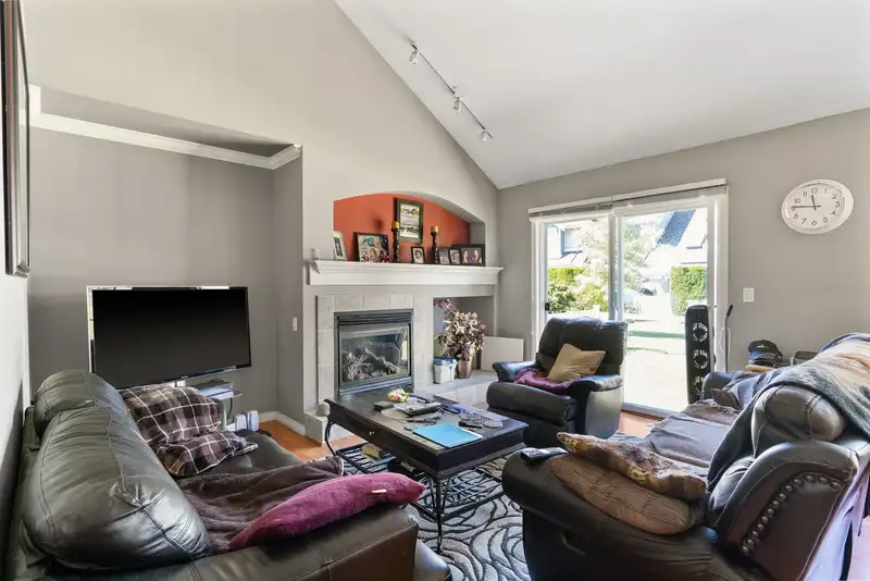 56 17097 64 AVENUE - photo 1 of 30
