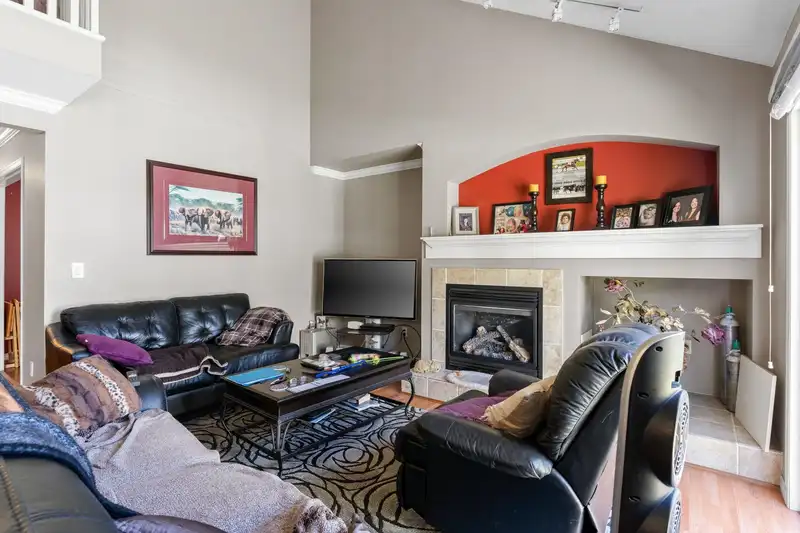 56 17097 64 AVENUE - photo 2 of 30