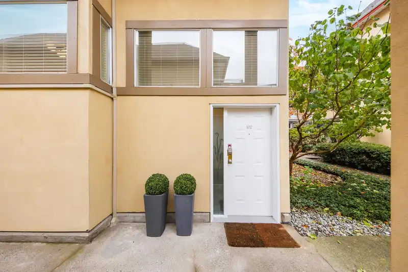 102 1860 W 6TH AVENUE - photo 2 of 34