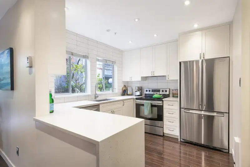 102 1860 W 6TH AVENUE - photo 3 of 34