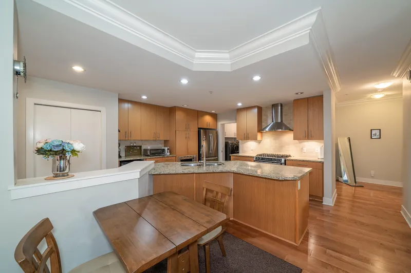 201 16477 64 AVENUE - photo 4 of 23