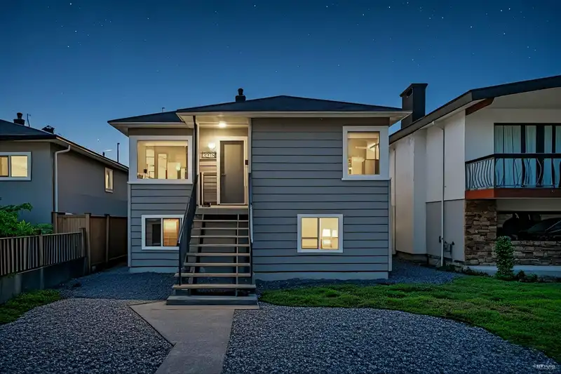 3278 PARKER STREET - photo 1 of 31