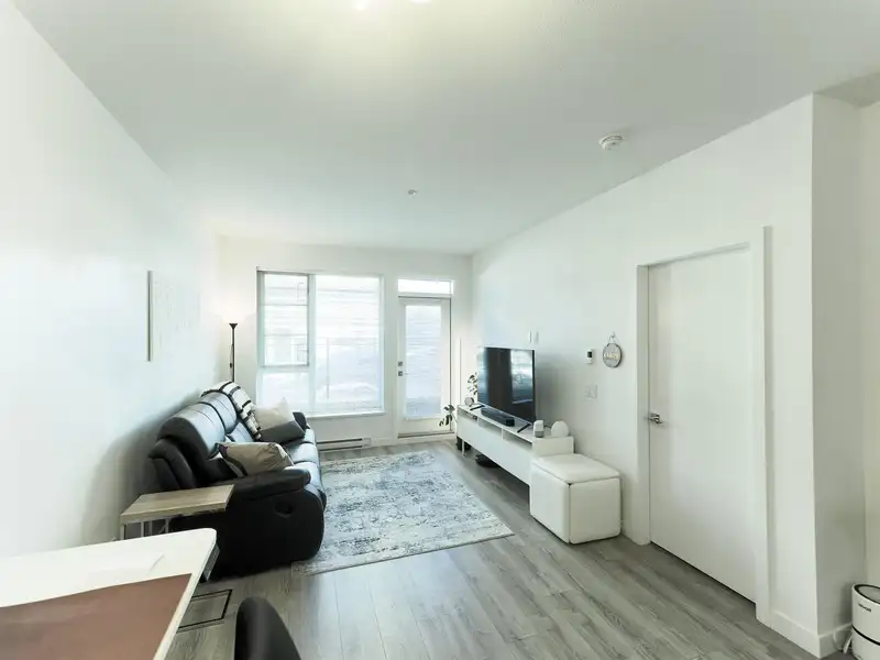 213 516 FOSTER AVENUE - photo 4 of 13