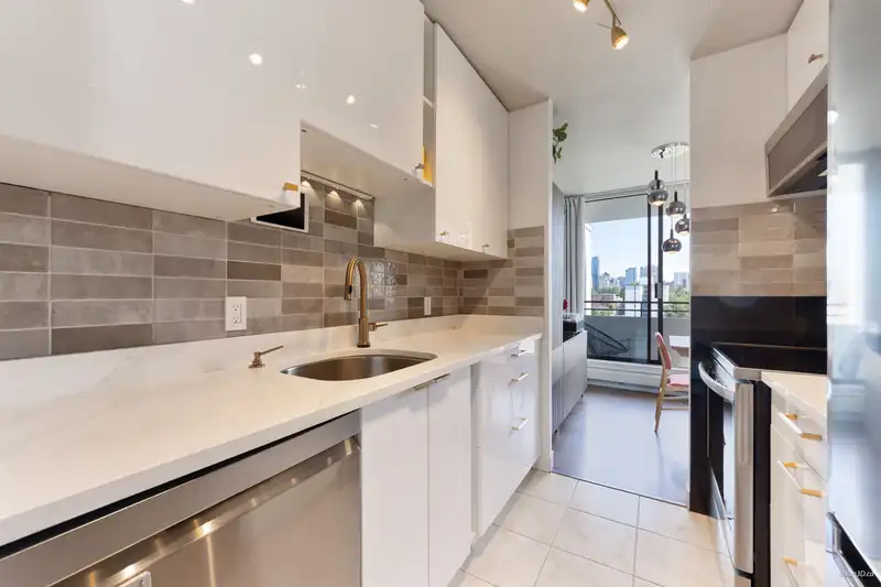 1501 1725 PENDRELL STREET - photo 4 of 35