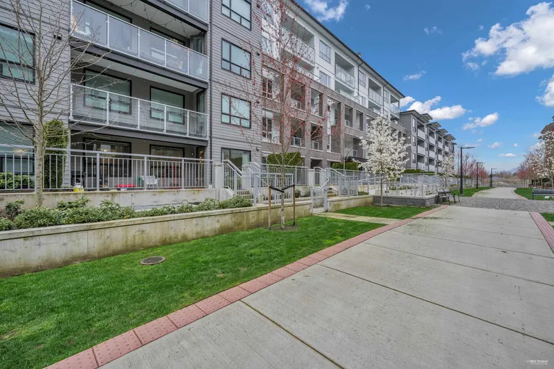 226 9233 ODLIN ROAD - photo 3 of 25