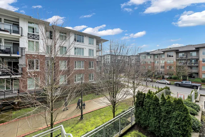 226 9233 ODLIN ROAD - photo 4 of 25