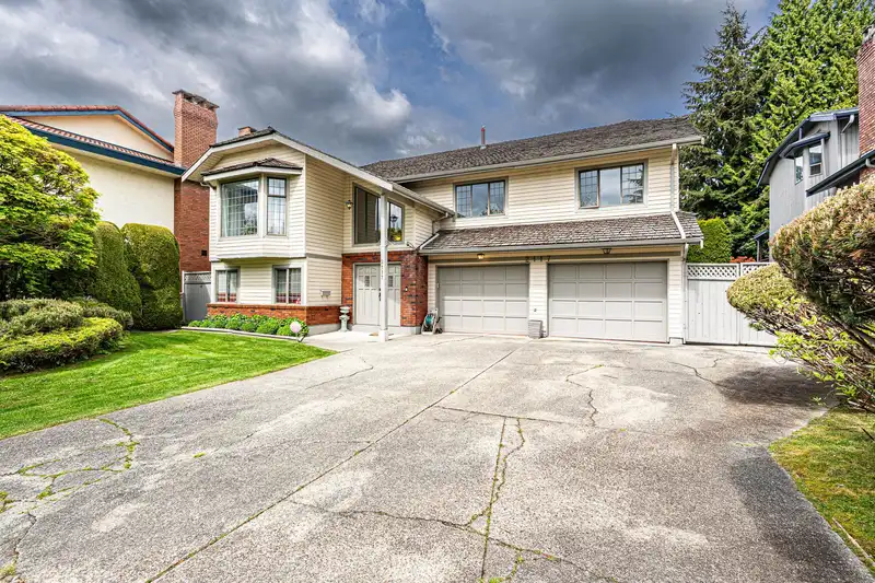 2117 KNIGHTSWOOD PLACE - photo 2 of 40