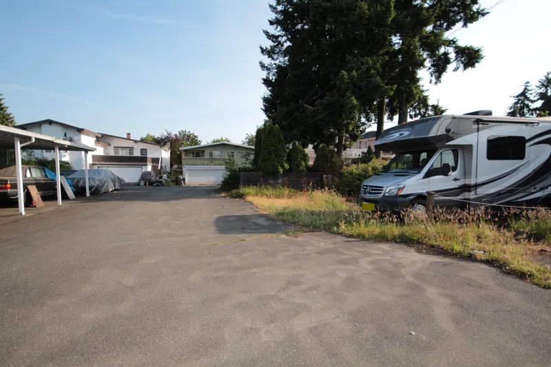 2235 E 49TH AVENUE - photo 4 of 6