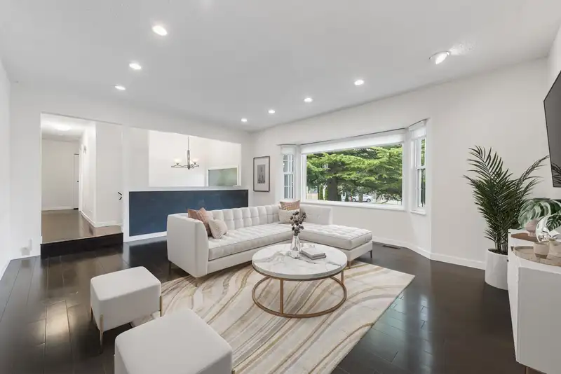 10996 82 AVENUE - photo 3 of 21