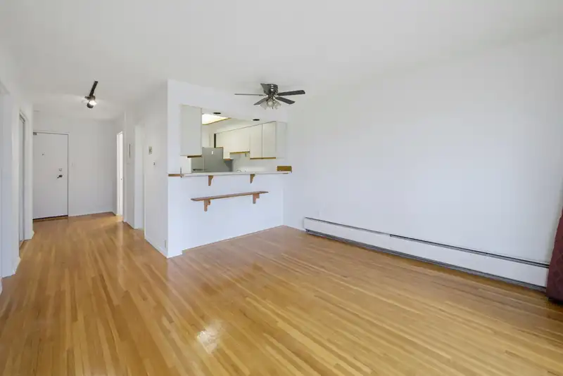 301 2125 W 2ND AVENUE - photo 4 of 35