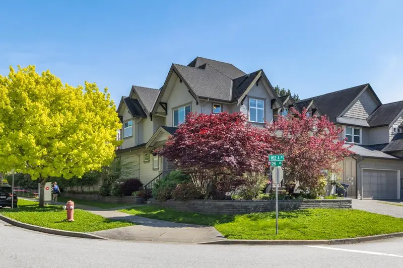 16266 26 AVENUE - photo 2 of 25