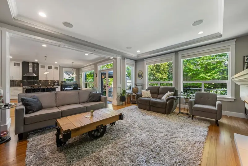 16266 26 AVENUE - photo 3 of 25