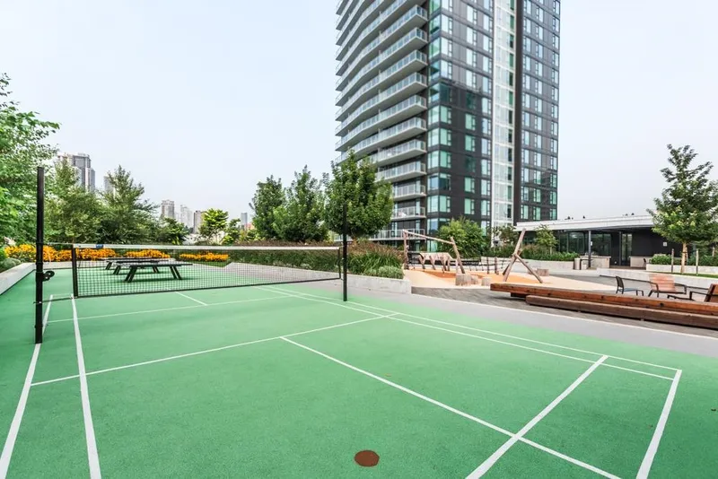 1305 318 ALDERSON AVENUE - photo 2 of 25