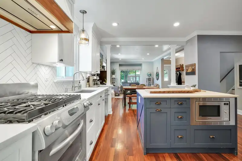 1807 E 35TH AVENUE - photo 4 of 26