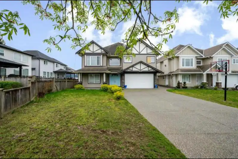 2737 CARRIAGE COURT - photo 2 of 4