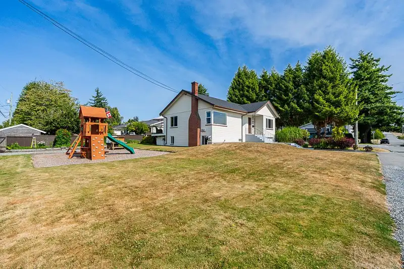 1033 CYPRESS STREET - photo 2 of 40