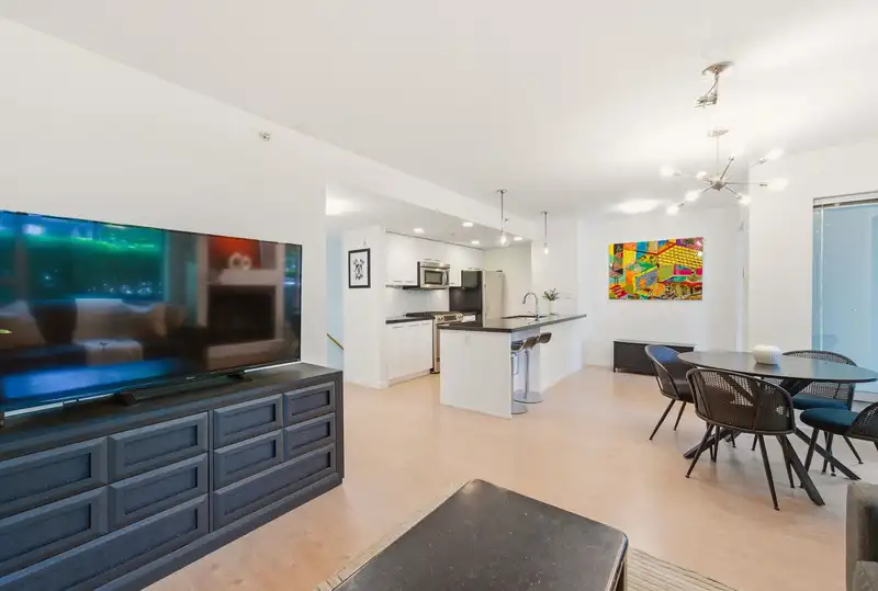TH1 1288 CHESTERFIELD AVENUE - photo 4 of 26