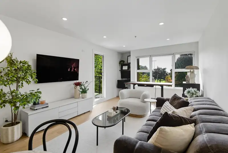412 315 KNOX STREET - photo 1 of 26