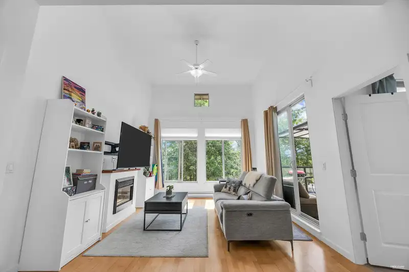 424 10180 153 STREET - photo 1 of 32