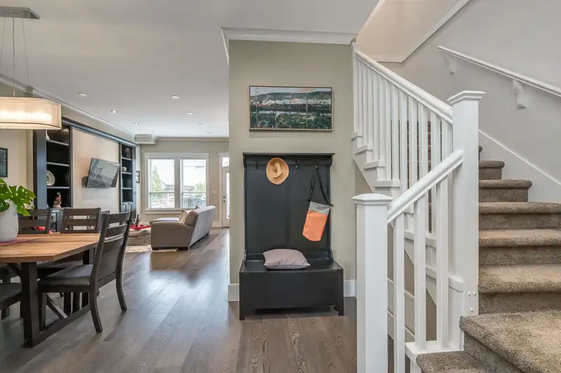 14743 32 AVENUE - photo 3 of 37