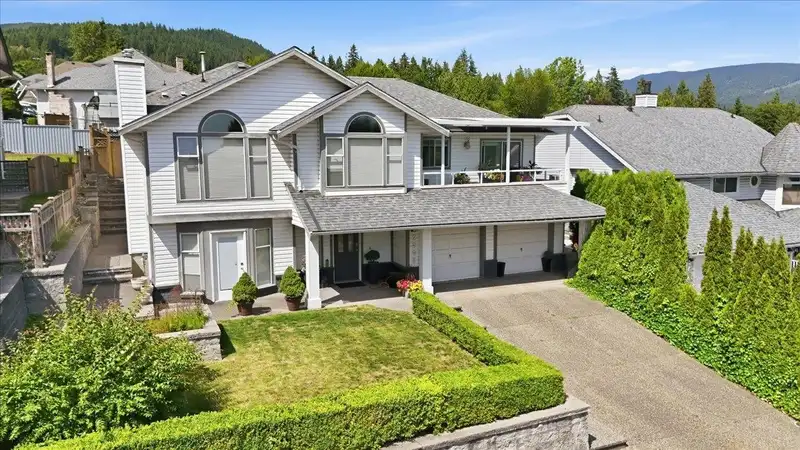 2893 DELAHAYE DRIVE - photo 1 of 40