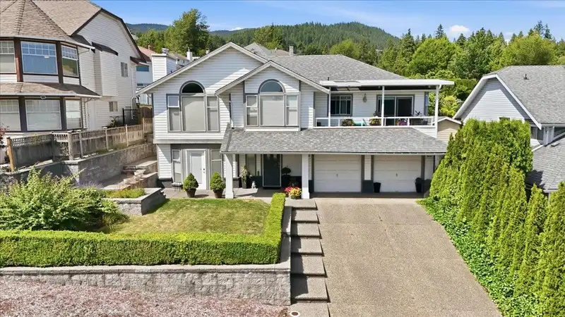 2893 DELAHAYE DRIVE - photo 2 of 40