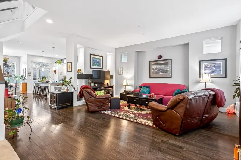 10473 ROBERTSON STREET - photo 3 of 25