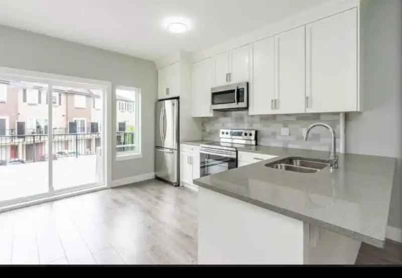 14 2530 JANZEN STREET - photo 2 of 3
