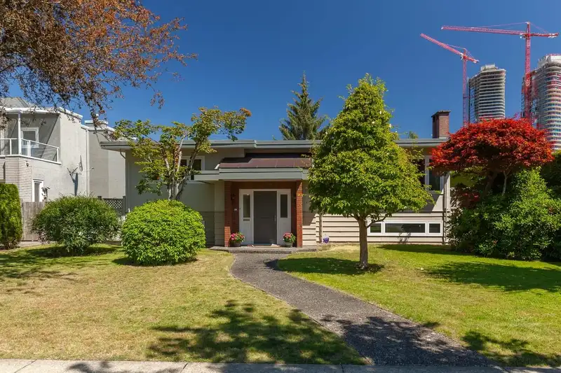 5588 WILLOW STREET - photo 4 of 32