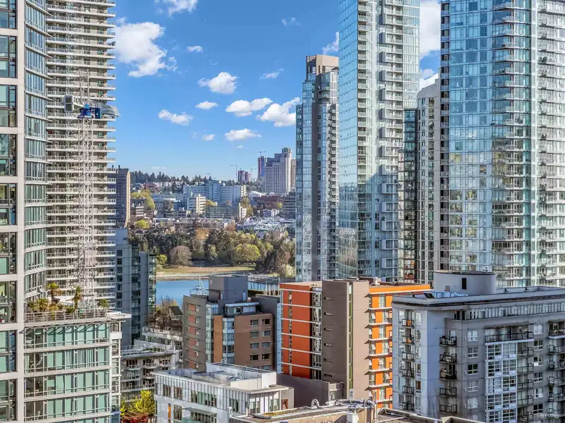 1805 1212 HOWE STREET - photo 2 of 37