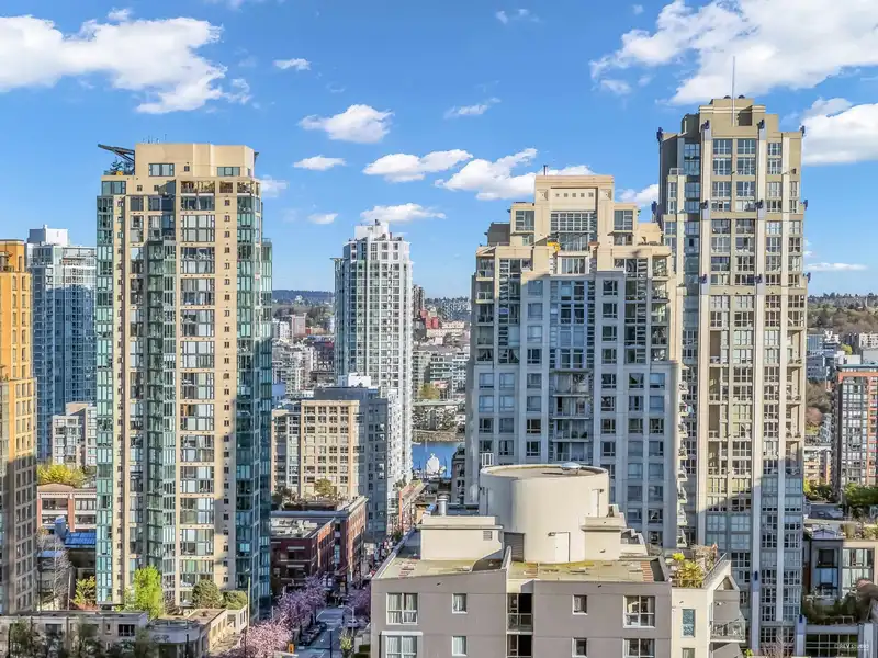 1805 1212 HOWE STREET - photo 3 of 37