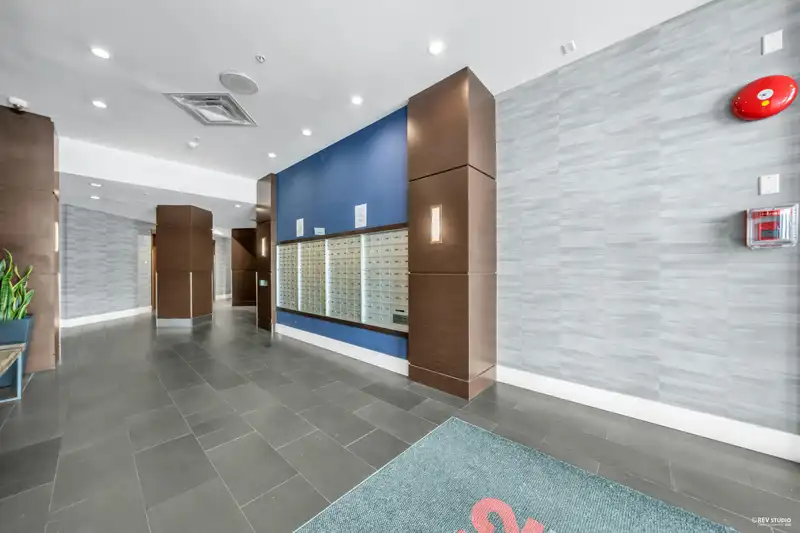 1805 1212 HOWE STREET - photo 4 of 37