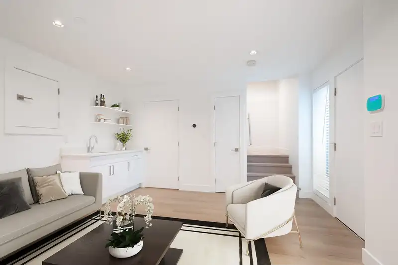 2 4559 BEATRICE STREET - photo 1 of 40
